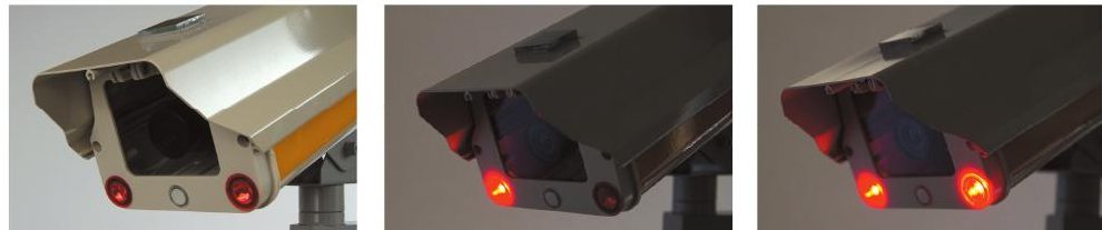 カメラハウジング前面のLEDライトと赤外線人感センサー。昼間は充電中、暗くなると左のライトが点灯、撮影中は右のライトが点滅
